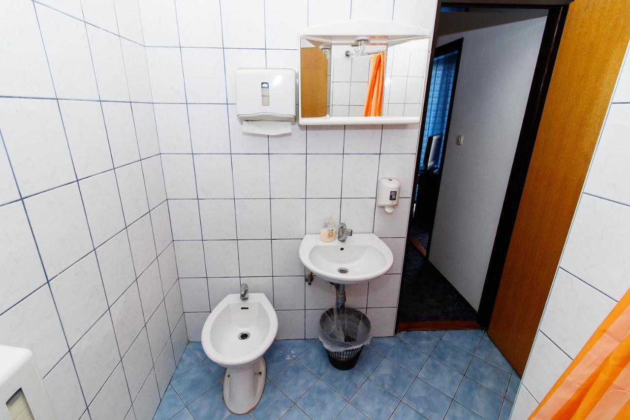 Motel "Tri Lovca" Книн Стая снимка