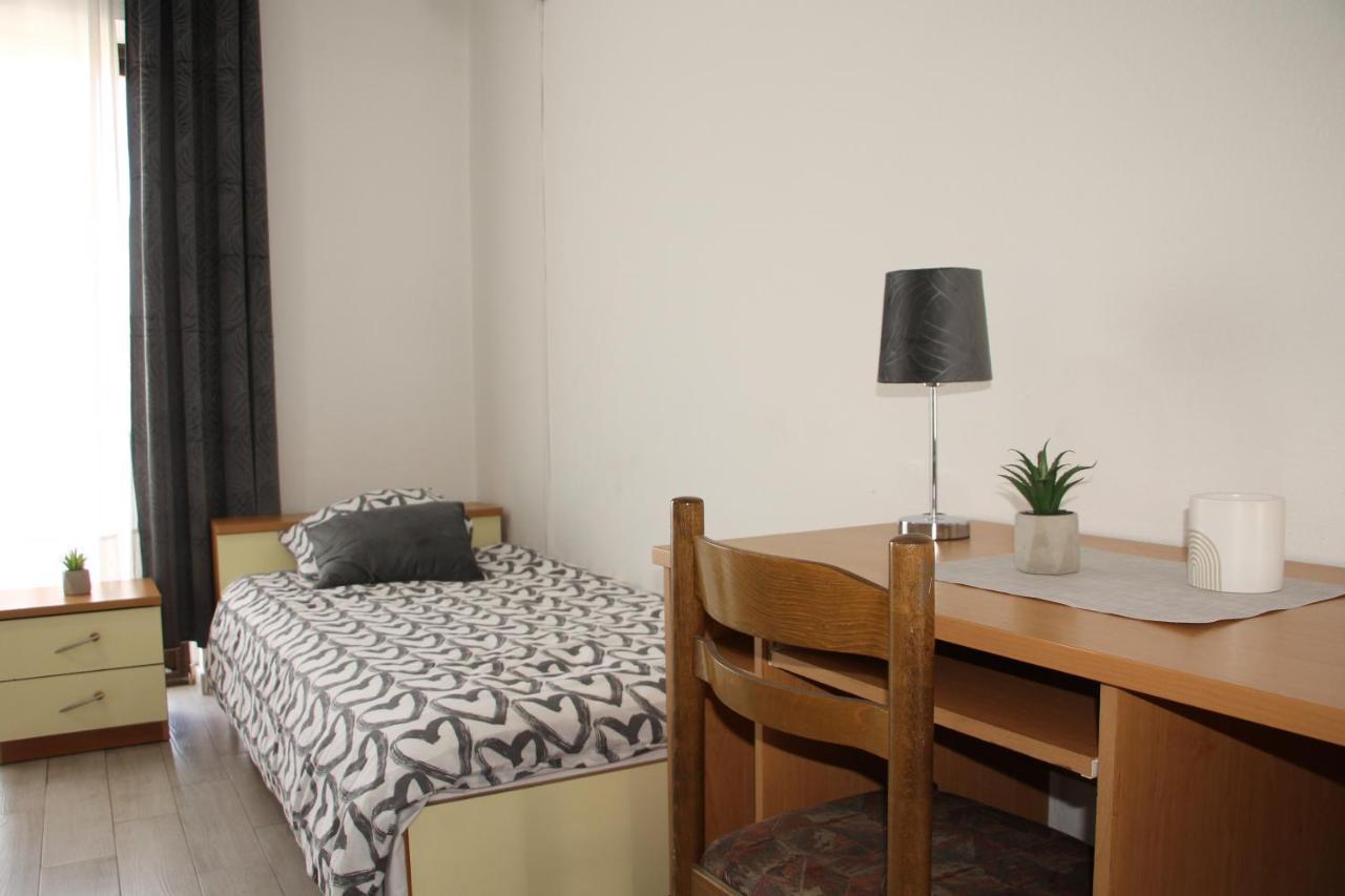 Motel "Tri Lovca" Книн Екстериор снимка