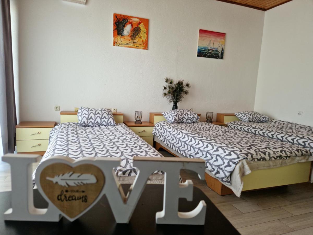 Motel "Tri Lovca" Книн Екстериор снимка