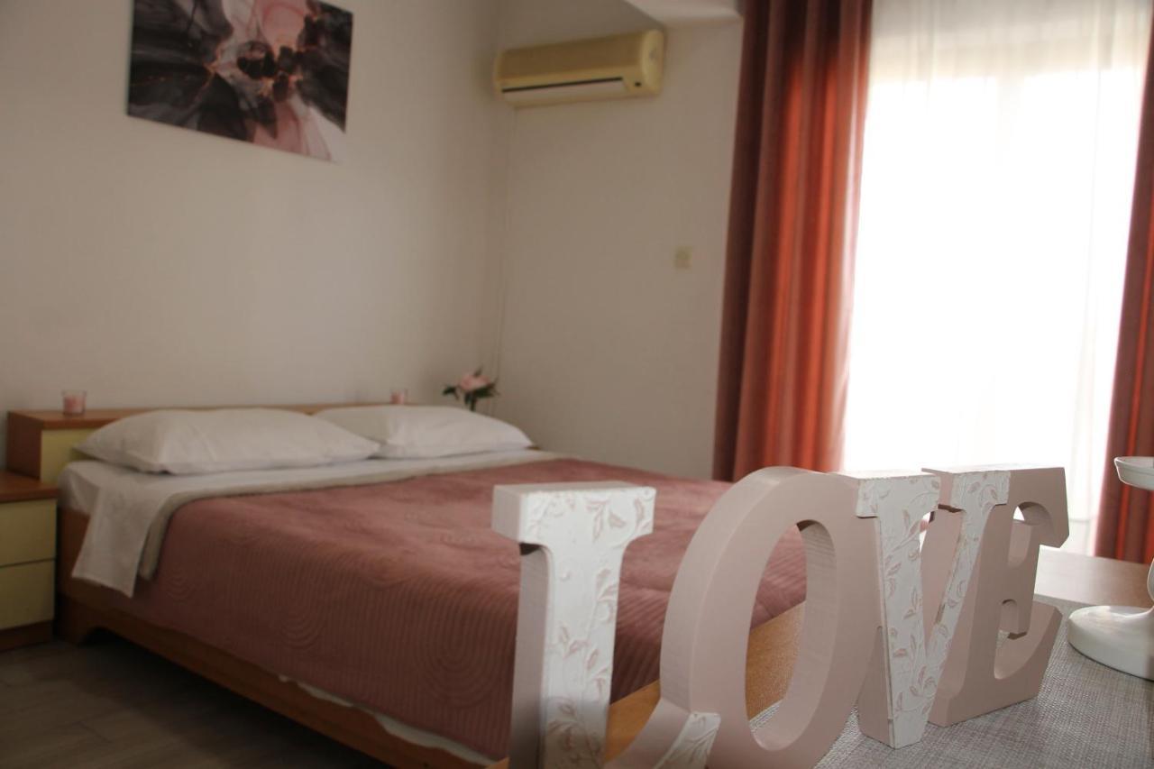 Motel "Tri Lovca" Книн Екстериор снимка