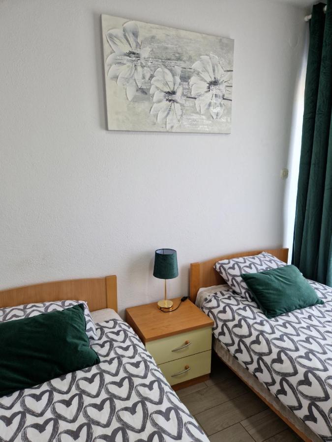 Motel "Tri Lovca" Книн Екстериор снимка