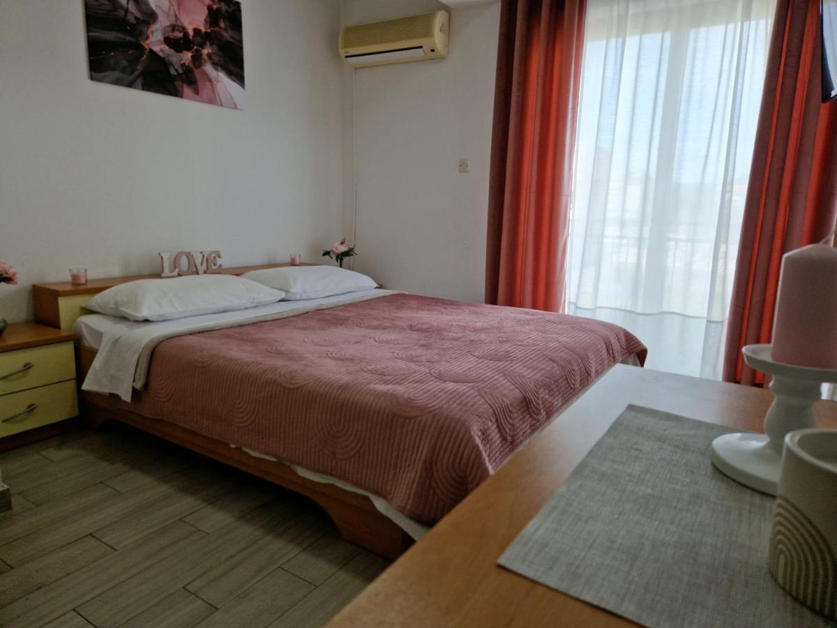 Motel "Tri Lovca" Книн Екстериор снимка