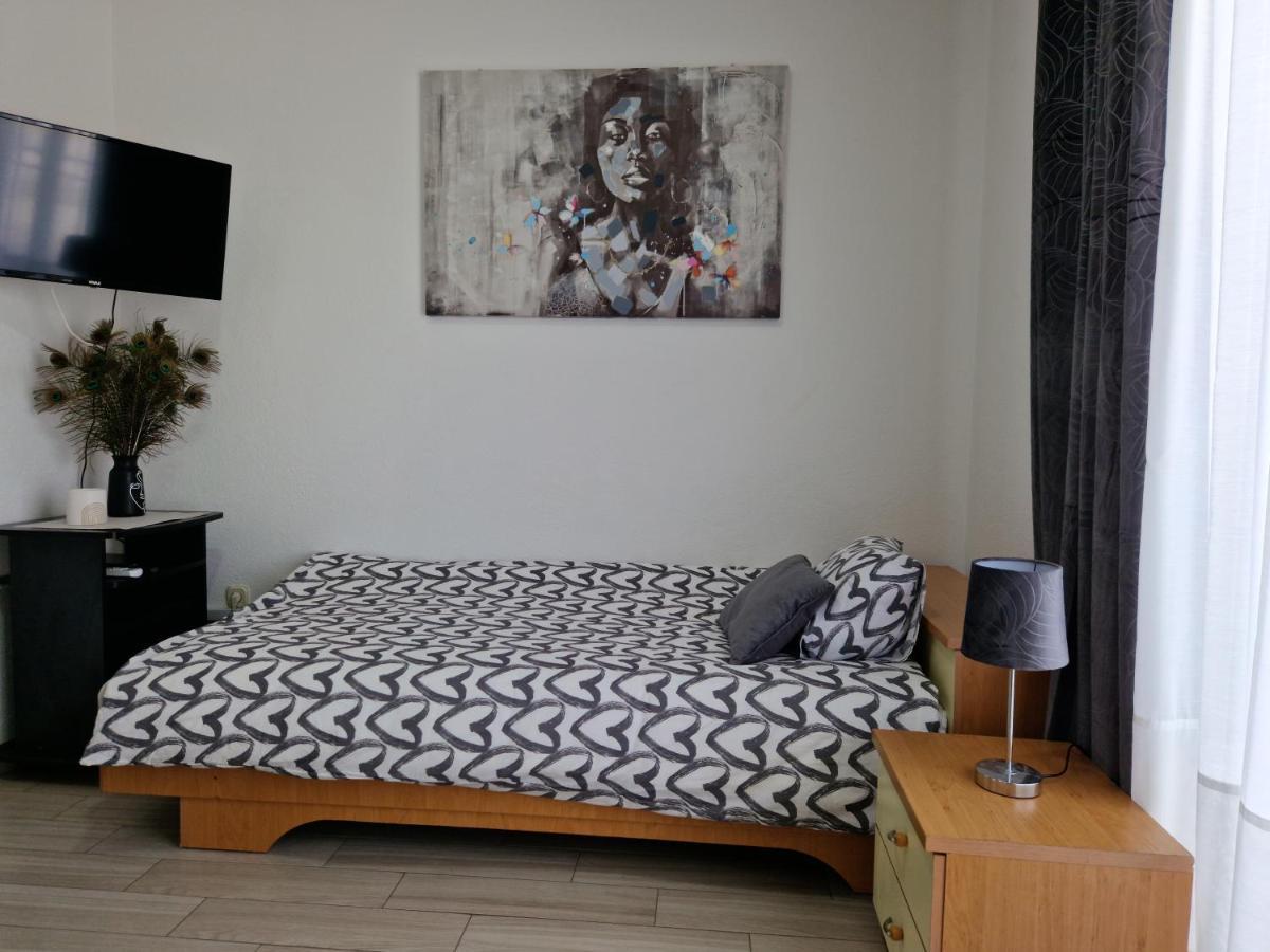 Motel "Tri Lovca" Книн Екстериор снимка