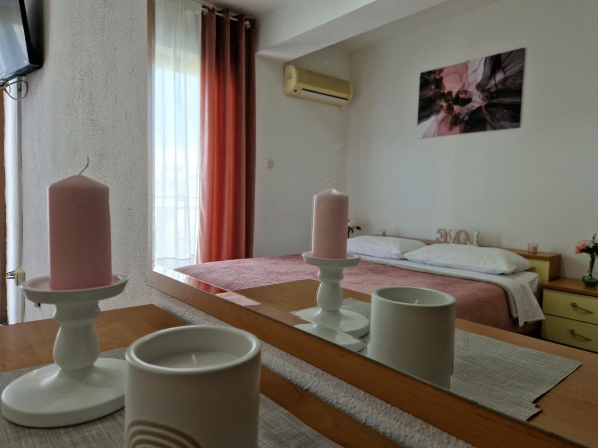 Motel "Tri Lovca" Книн Екстериор снимка