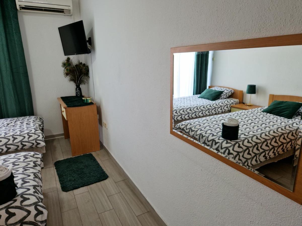 Motel "Tri Lovca" Книн Екстериор снимка