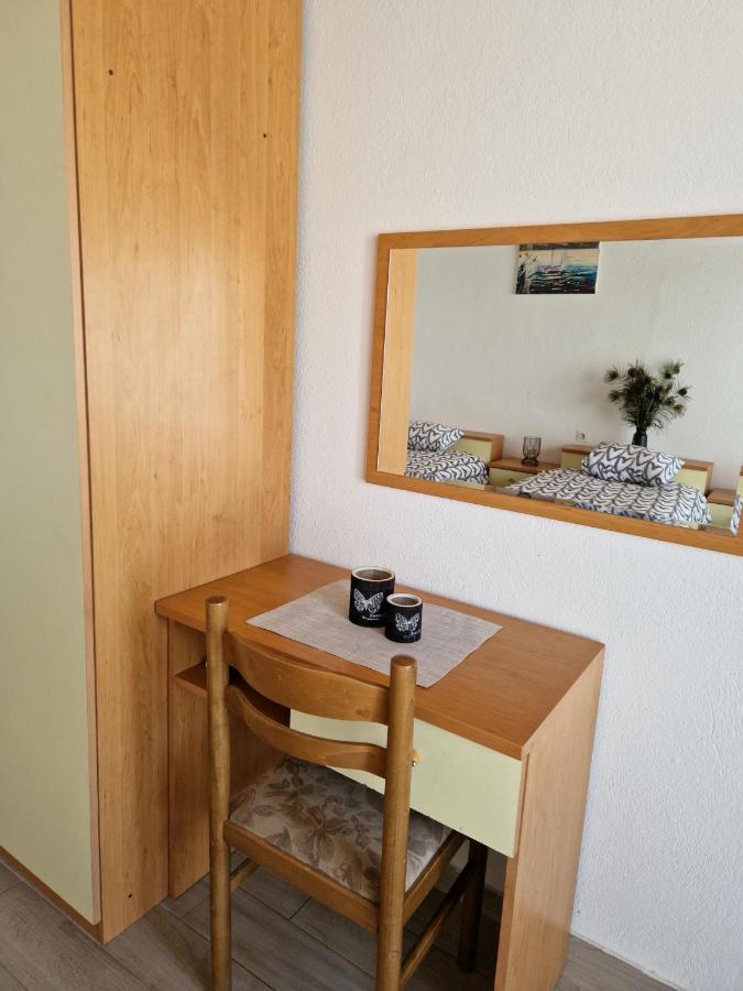 Motel "Tri Lovca" Книн Екстериор снимка