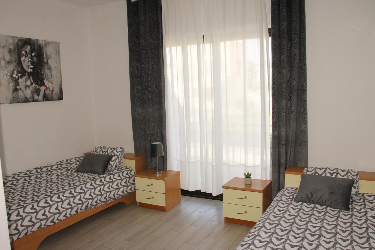 Motel "Tri Lovca" Книн Екстериор снимка