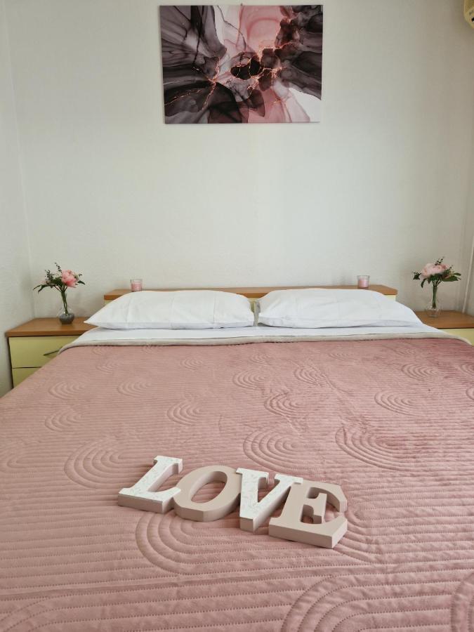 Motel "Tri Lovca" Книн Екстериор снимка