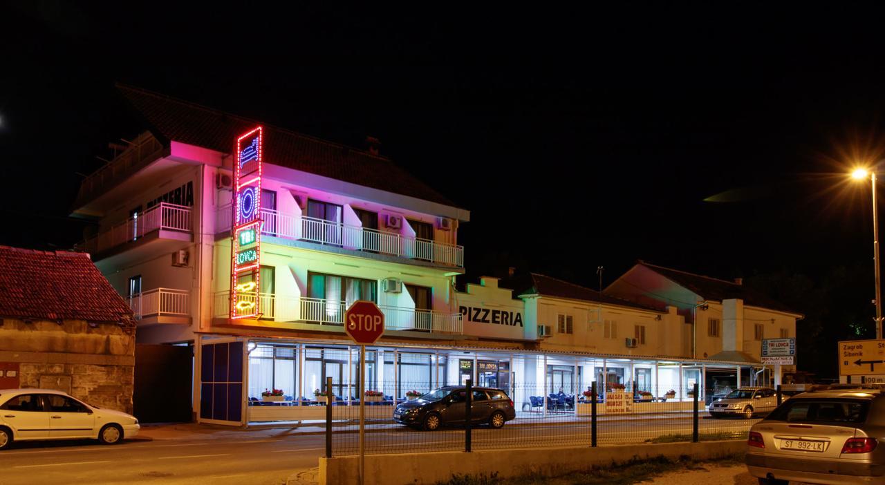 Motel "Tri Lovca" Книн Екстериор снимка