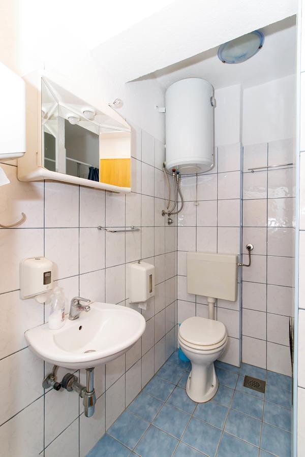 Motel "Tri Lovca" Книн Екстериор снимка